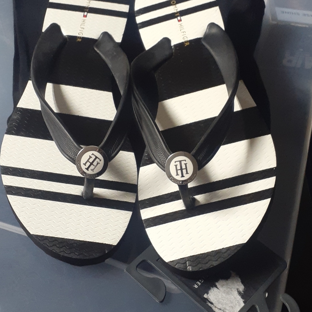Sandals - Picture 3 of 4